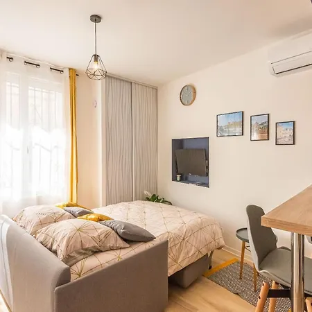 Le Cosy Narbonnais Apartamento *